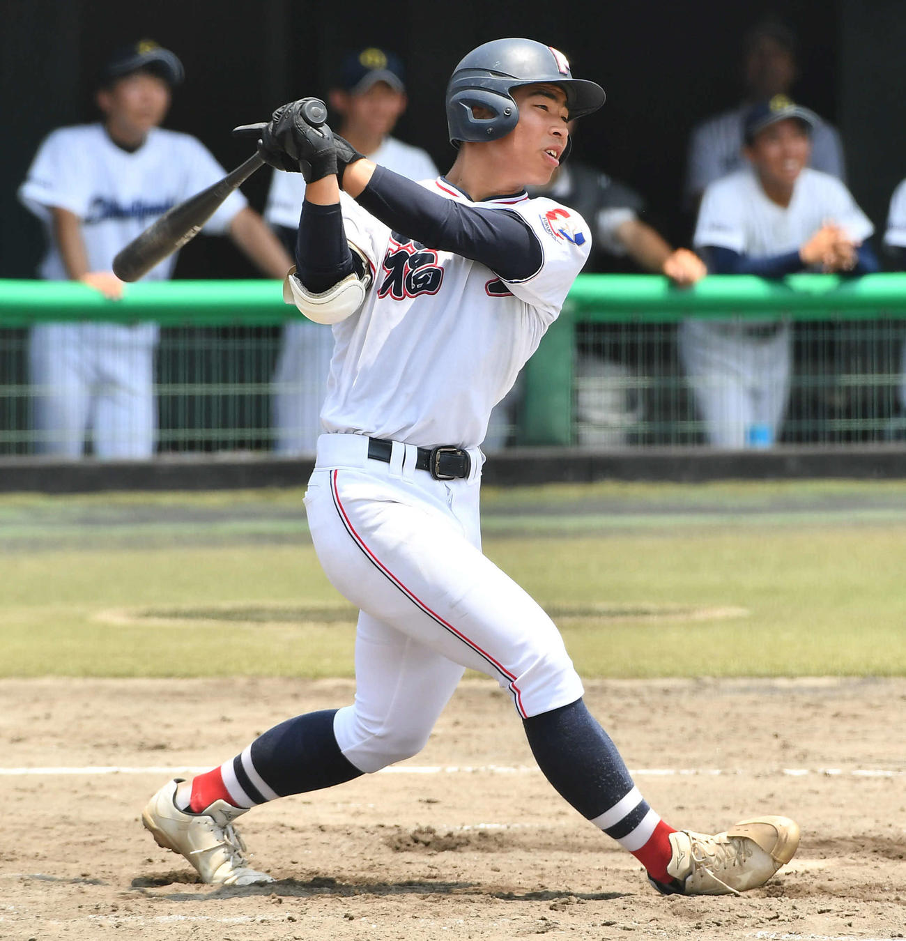 筑紫丘対福岡工　3回裏福岡工1死、松尾は右中間へ二塁打を放つ（撮影・岩下翔太）