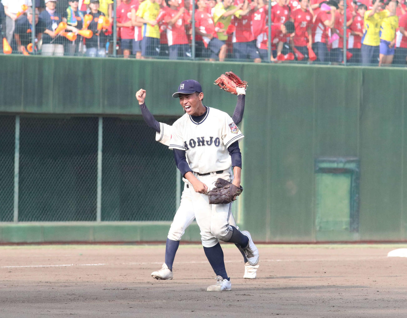 本庄対浦和東　試合に勝利し雄たけびを上げる本庄・今井（撮影・山本佳央）