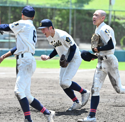 高校野球】8回裏劇的逆転で京都成章が初戦突破 8年ぶり夏の甲子園