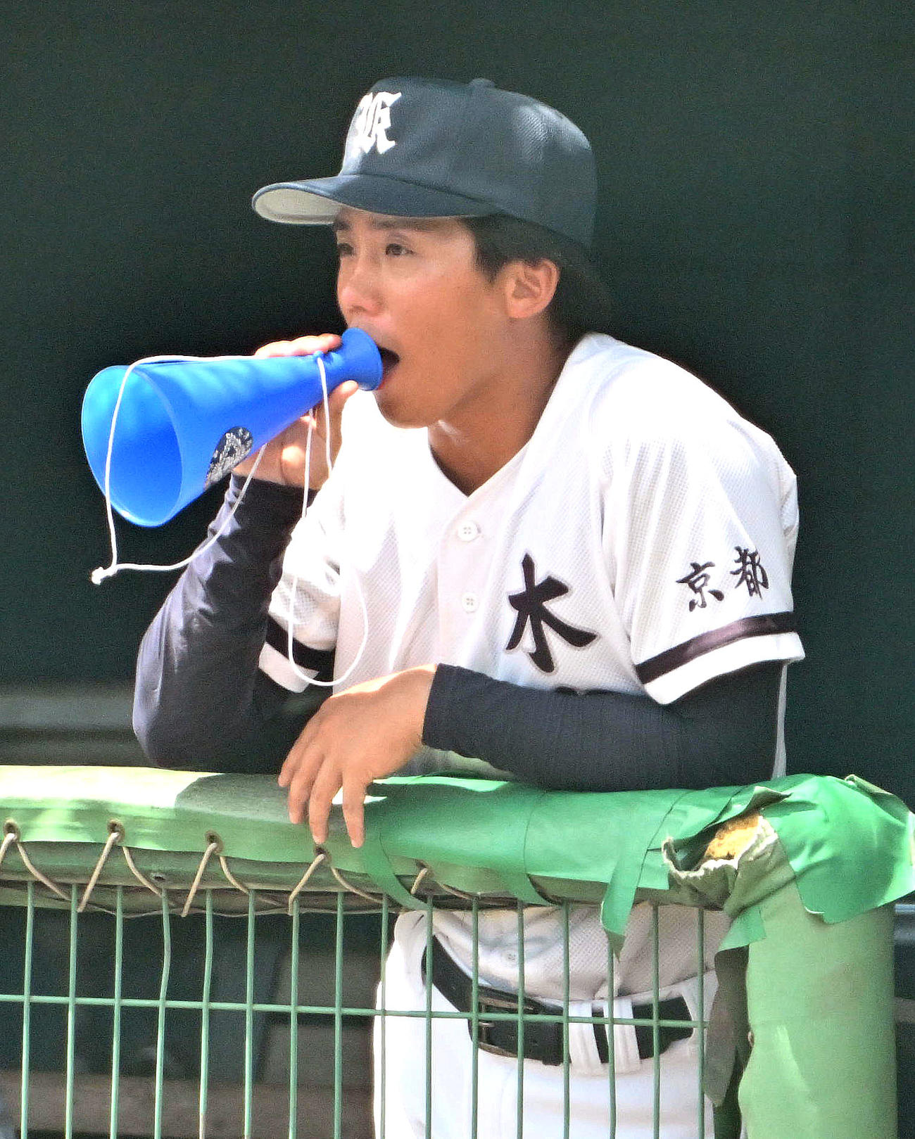 南陽対木津　選手に声をかける木津の福沢祐斗監督（撮影・石井愛子）