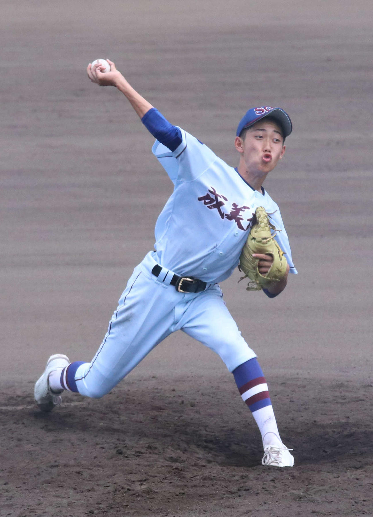 千葉南対成美学園　先発し力投する成美学園・中上（撮影・北村健龍）