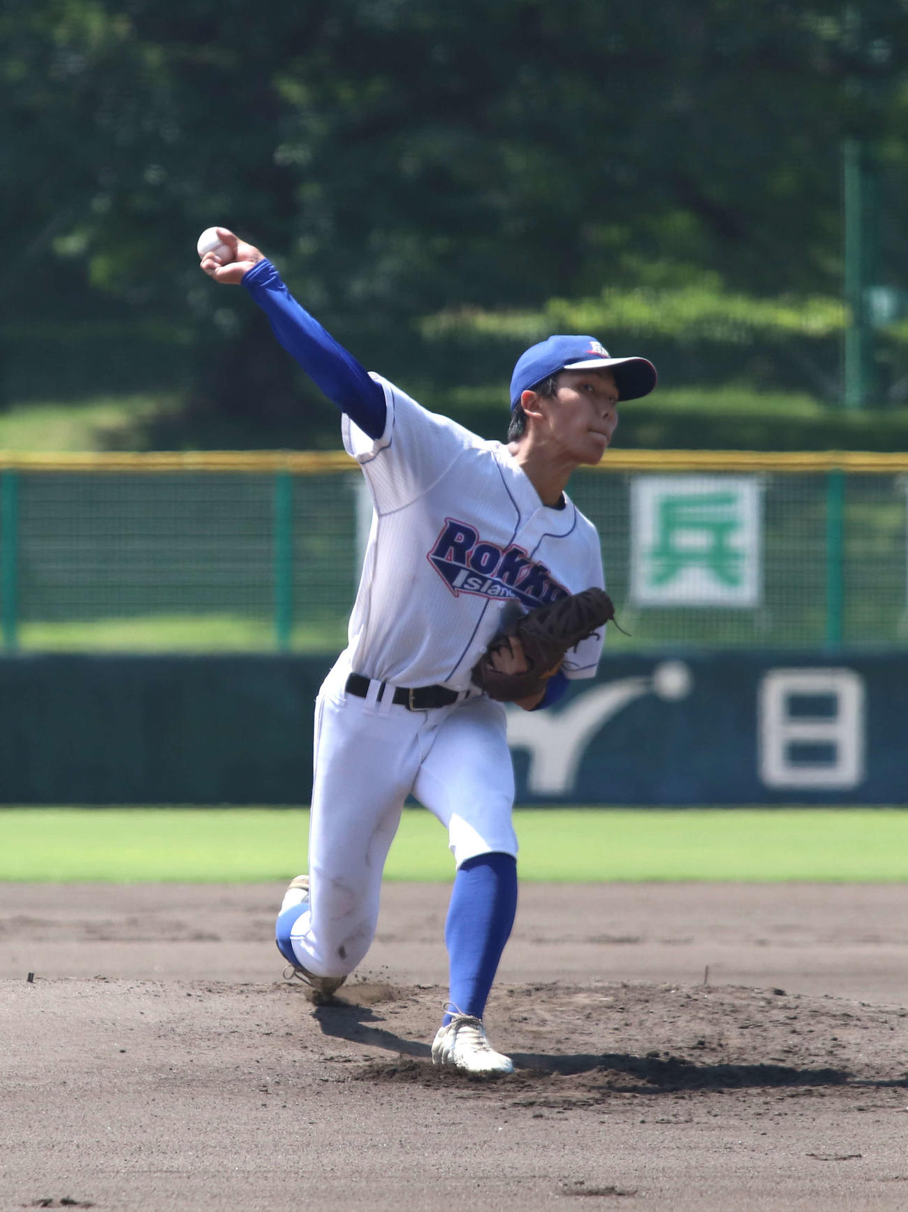 先発し力投する六甲アイランド・秦（撮影・一樹）