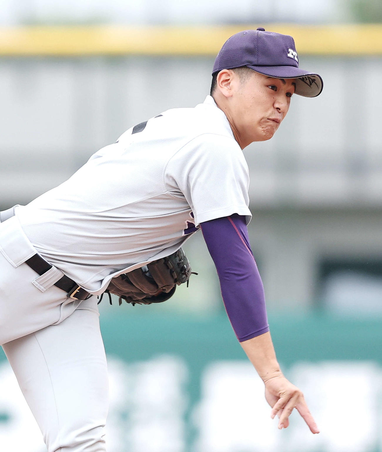 明大中野対上野学園　9回表、力投する田中（撮影・河田真司）