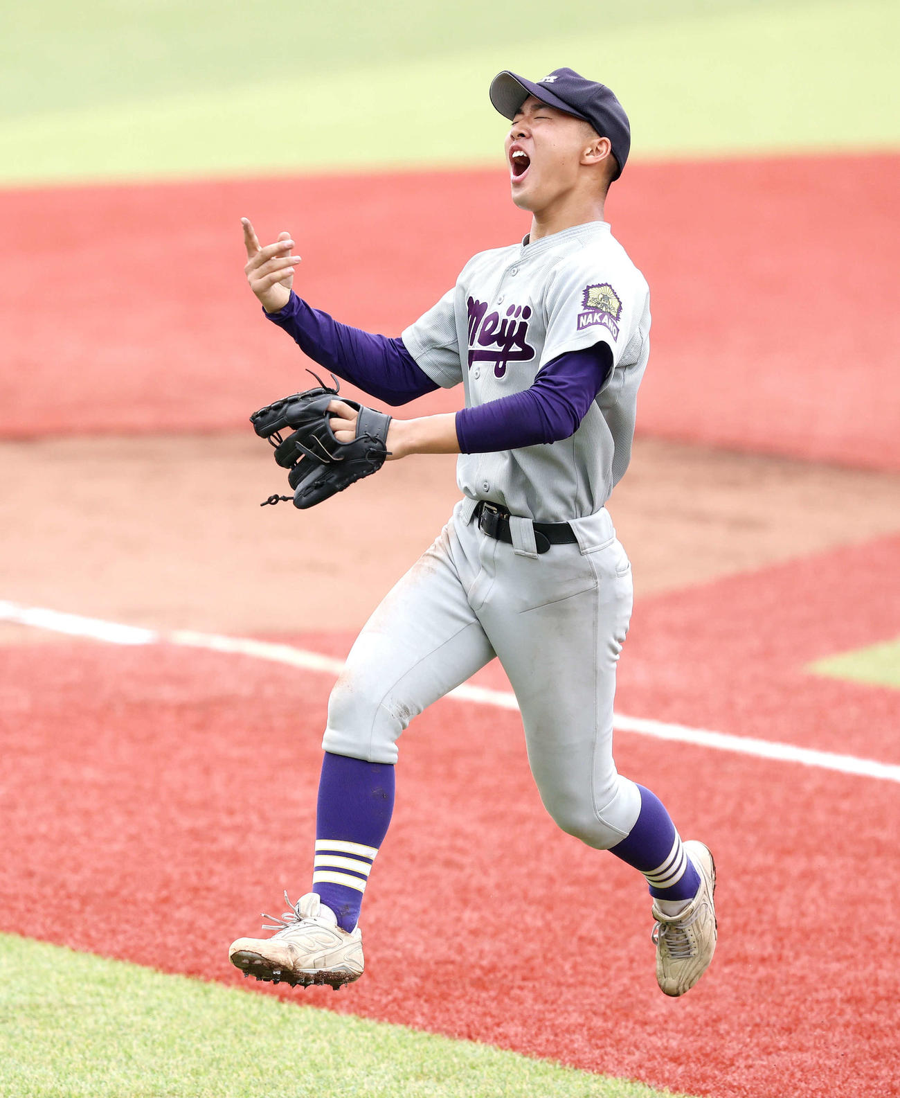明大中野対上野学園　7回裏を抑え雄たけびを上げる明大中野・石和田（撮影・河田真司）