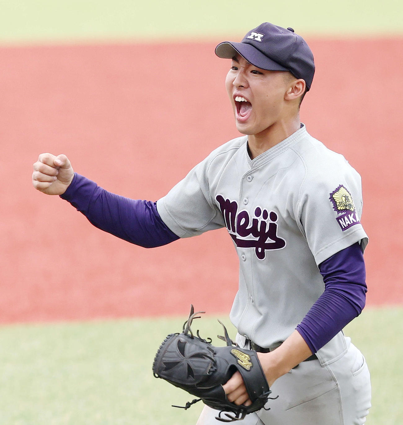 明大中野対上野学園　7回裏を抑えガッツポーズする明大中野・石和田（撮影・河田真司）