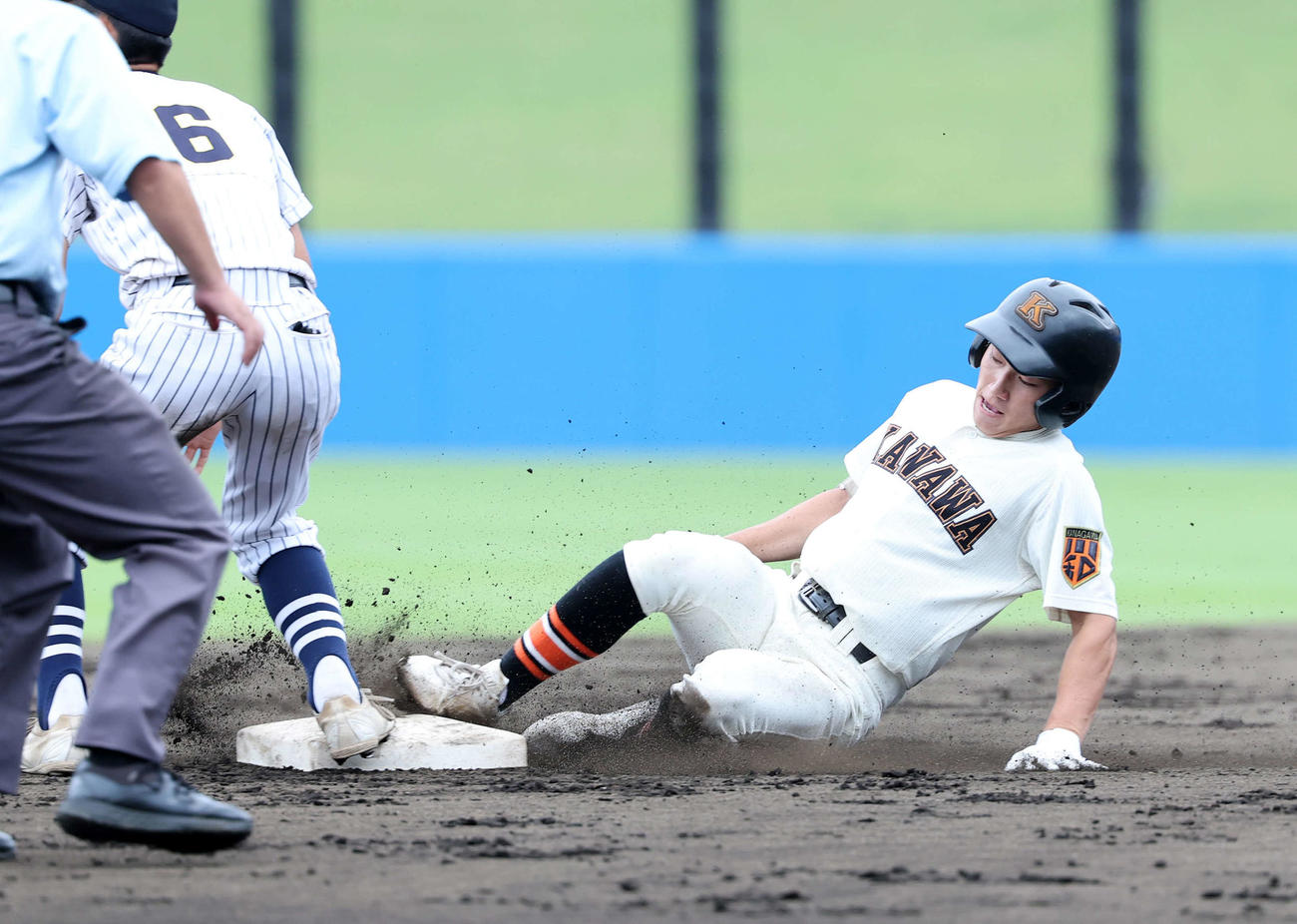 柏陽対川和　1回裏川和1死二塁、矢島は中越え適時二塁打を放つ（撮影・鈴木正人）