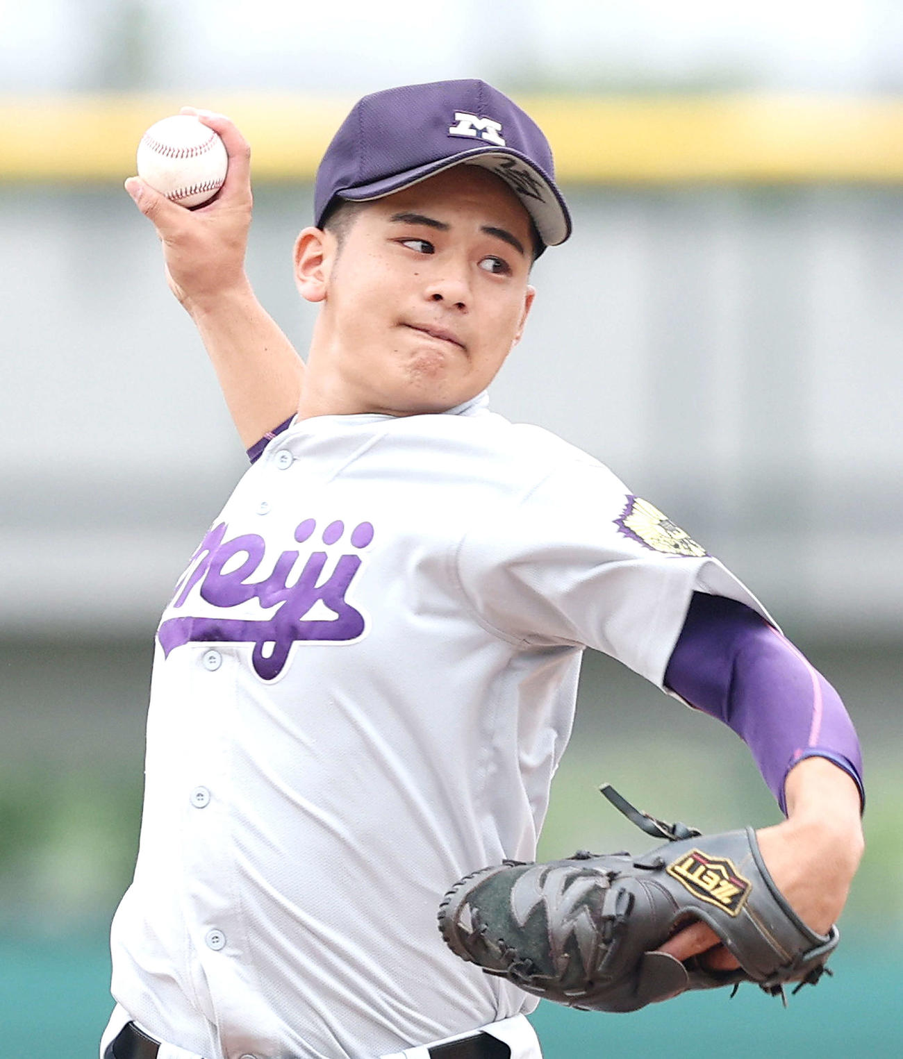 明大中野対上野学園　9回表、力投する田中（撮影・河田真司）