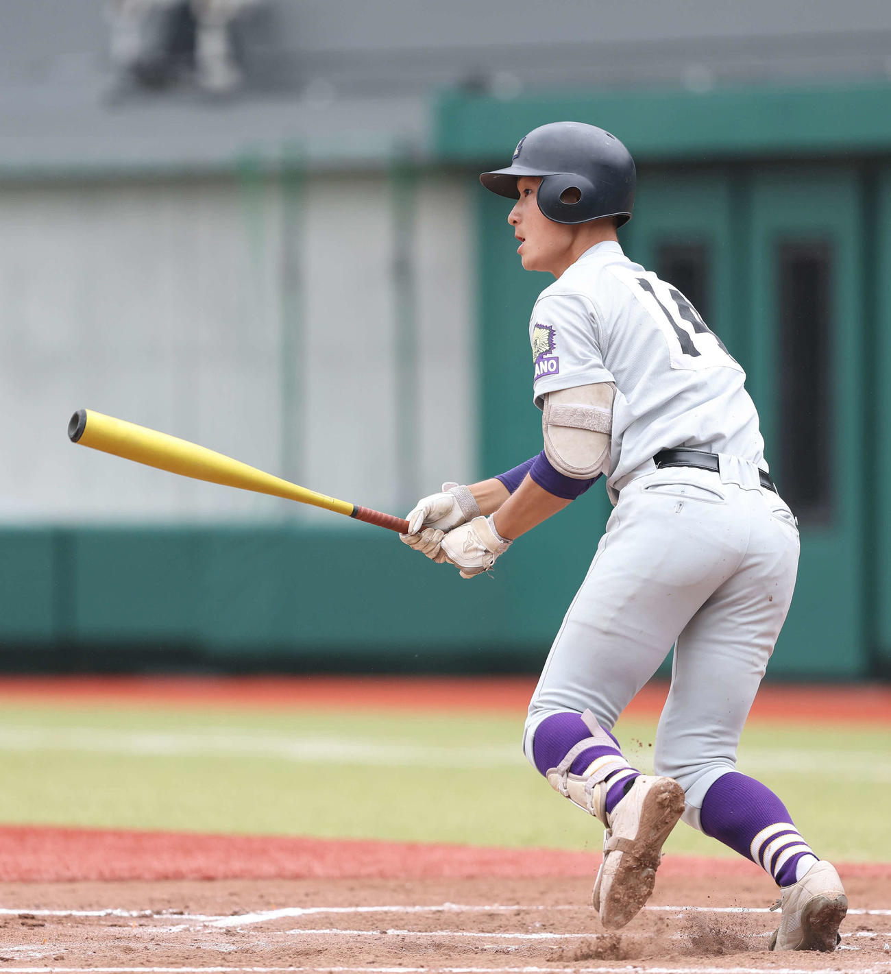 明大中野対上野学園　2回表明大中野2死二、三塁、先制2点適時打を放つ小林（撮影・河田真司）