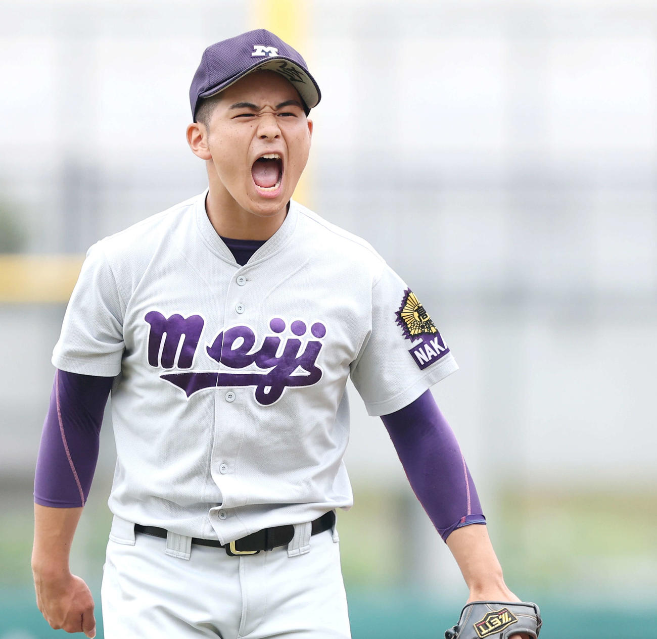 明大中野対上野学園　9回表を抑え、上野学園に勝利し雄たけびを上げる田中（撮影・河田真司）