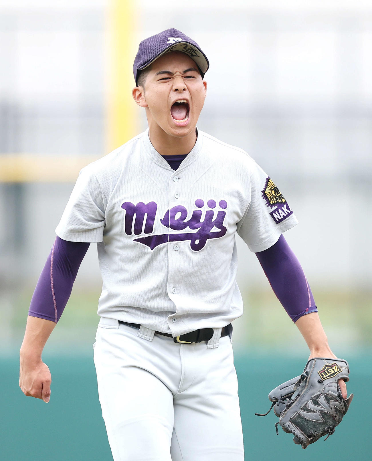明大中野対上野学園　9回表を抑え、上野学園に勝利し雄たけびを上げる田中（撮影・河田真司）