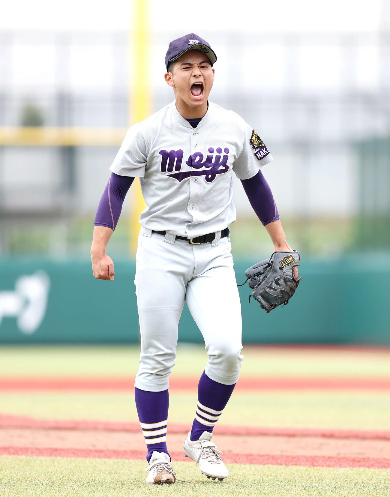 明大中野対上野学園　9回表を抑え、上野学園に勝利し雄たけびを上げる田中（撮影・河田真司）
