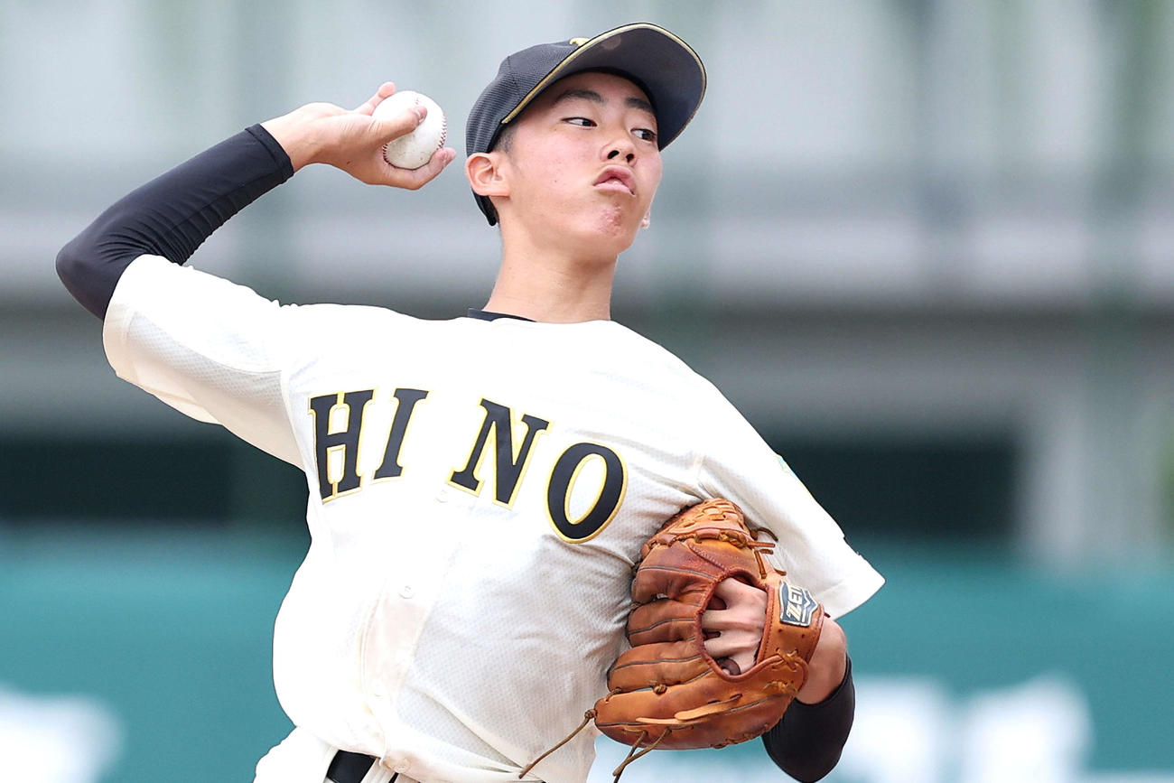 練馬対日野　先発登板で力投する日野・本宮（撮影・河田真司）