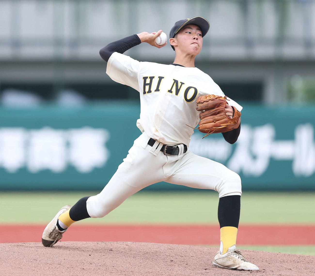 練馬対日野　先発登板する日野・本宮（撮影・河田真司）