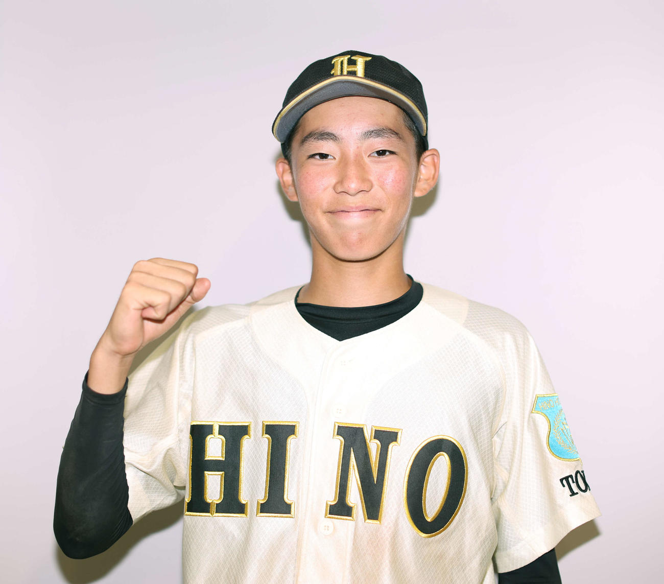 練馬対日野　練馬に勝利し、ガッツポーズで写真に納まる日野・本宮（撮影・河田真司）