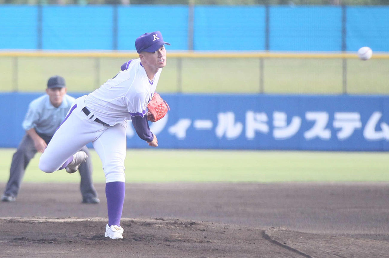 先発のマウンドにあがった金足農・吉田大輝投手（撮影・高橋香奈）