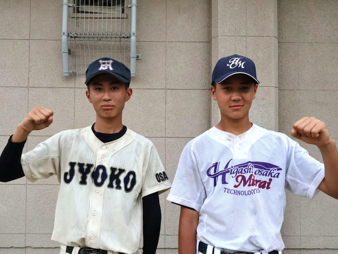 城東工科・東大阪みらい工科対日新　試合に出場した（左）兄・原園涼斗、（右）弟・奏斗（撮影・溝淵千夏）