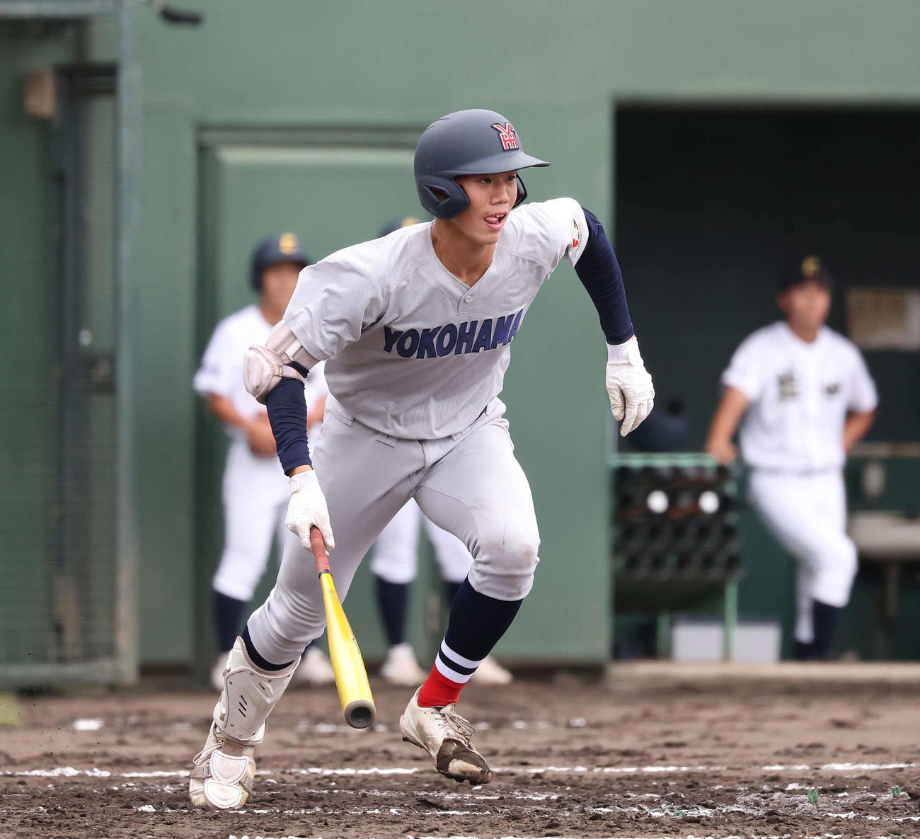 横浜対荏田　3回表横浜無死三塁、小林は右前適時打を放つ（撮影・丹羽敏通）
