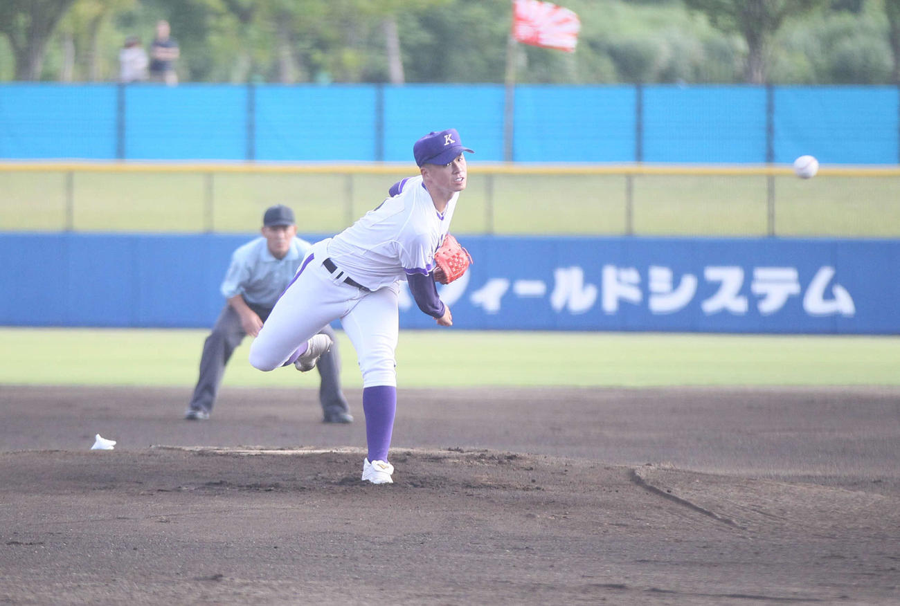 由利対金足農　先発のマウンドにあがった金足農・吉田（撮影・高橋香奈）