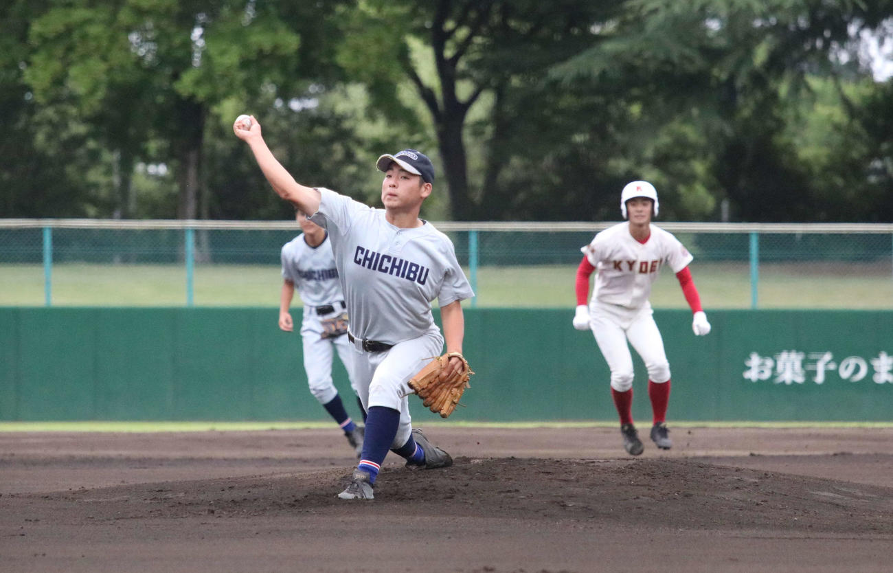 秩父農工科対春日部共栄　継続試合で再登板する秩父農工科・千島（撮影・山本佳央）