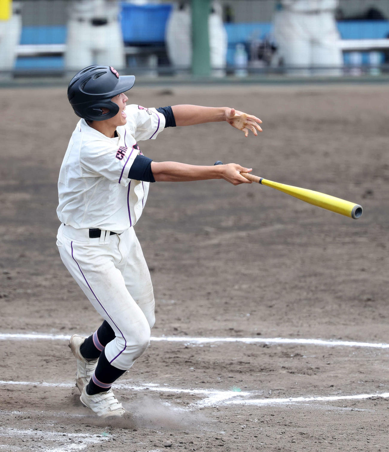 佐倉対千葉工　8回表佐倉1死二、三塁、斎藤は中越え適時三塁打を放つ（撮影・鈴木正人）