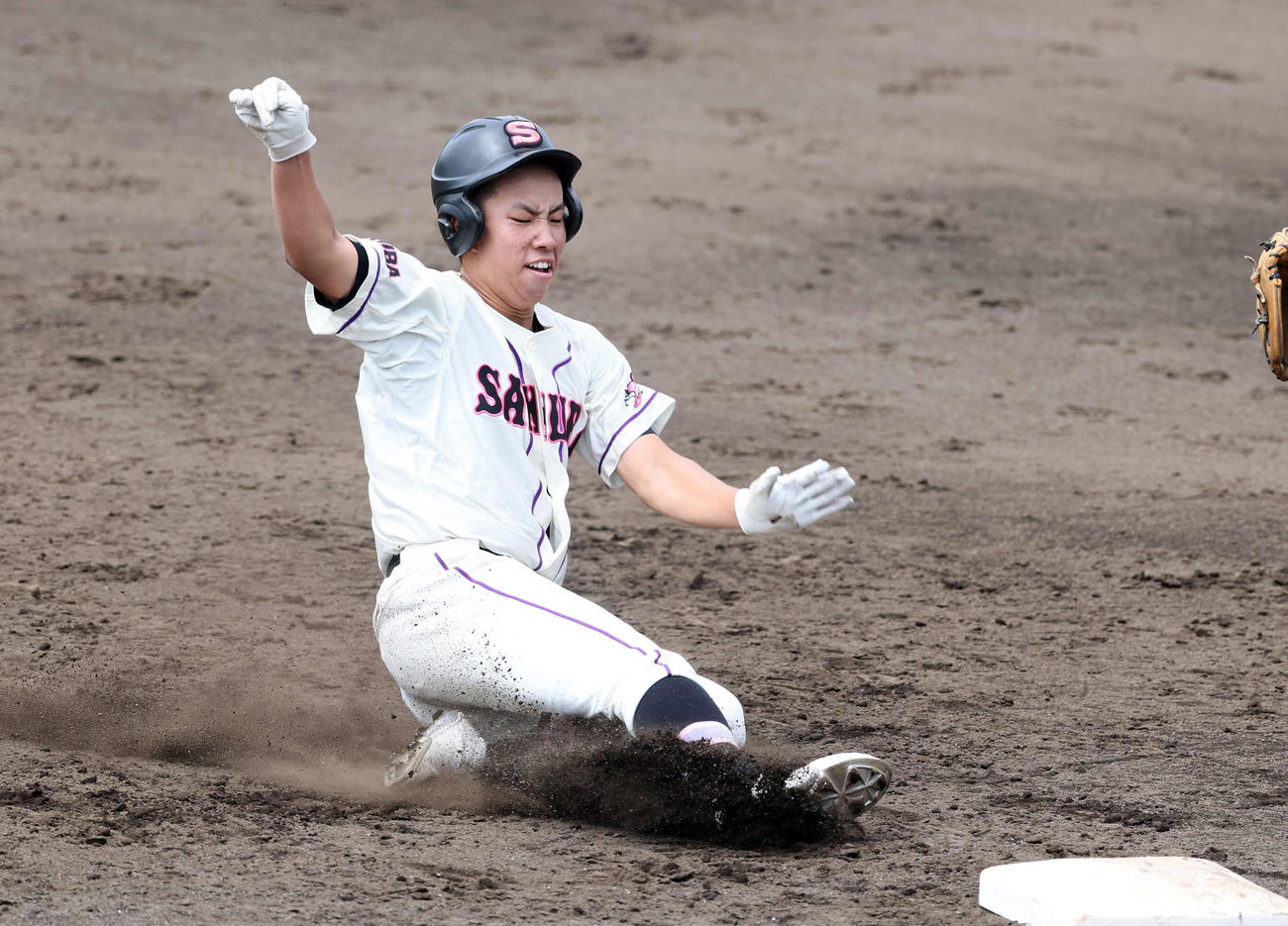 佐倉対千葉工　5回表佐倉2死一、二塁、喜地は中越え適時三塁打を放つ（撮影・鈴木正人）