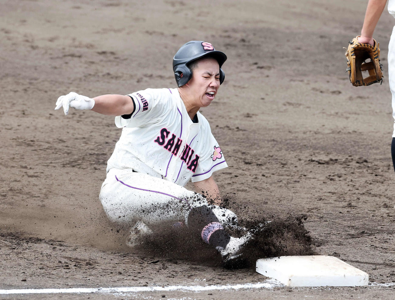 佐倉対千葉工　5回表佐倉2死一、二塁、喜地は中越え適時三塁打を放つ（撮影・鈴木正人）