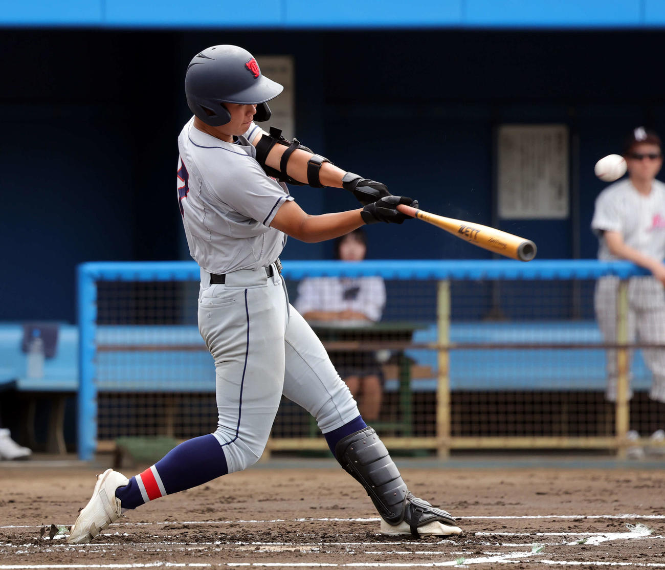 県川崎対立花学園　1回裏立花学園無死一、二塁、山浦は左越え本塁打を放つ