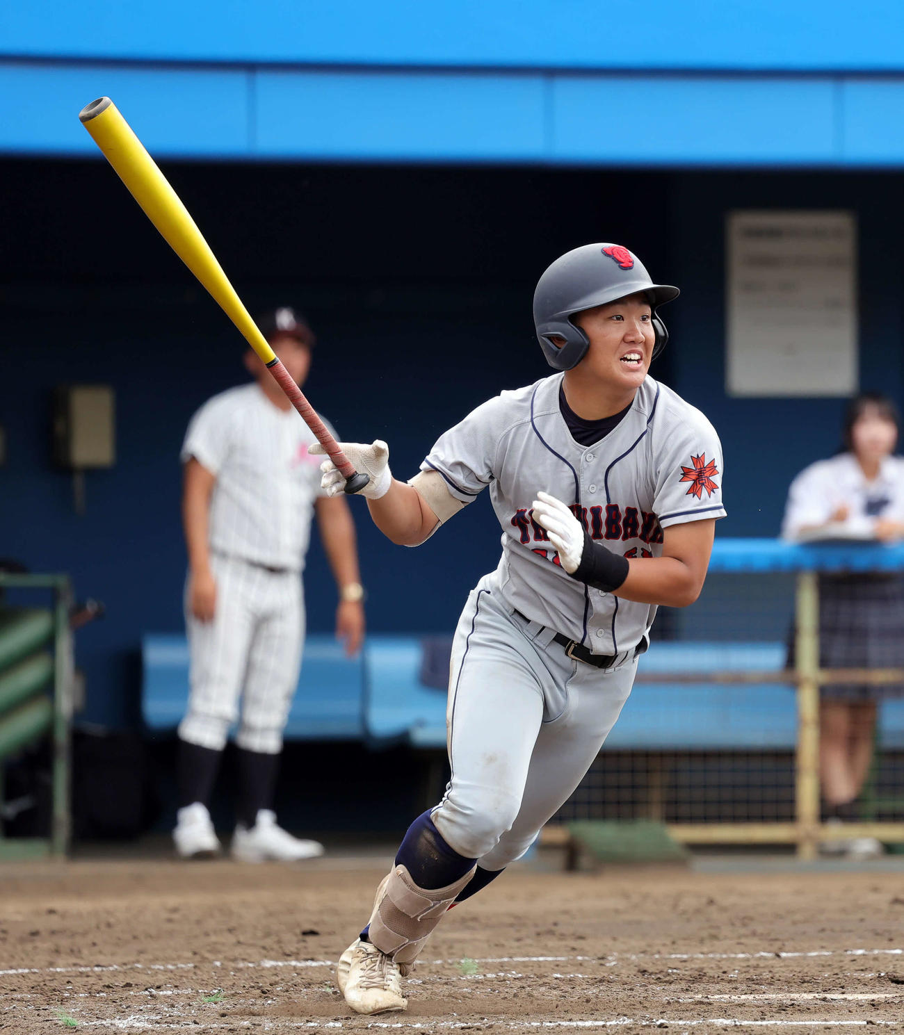 県川崎対立花学園　3回裏立花学園2死二、三塁、島は適時二塁打を放つ（撮影・山本朝陽）