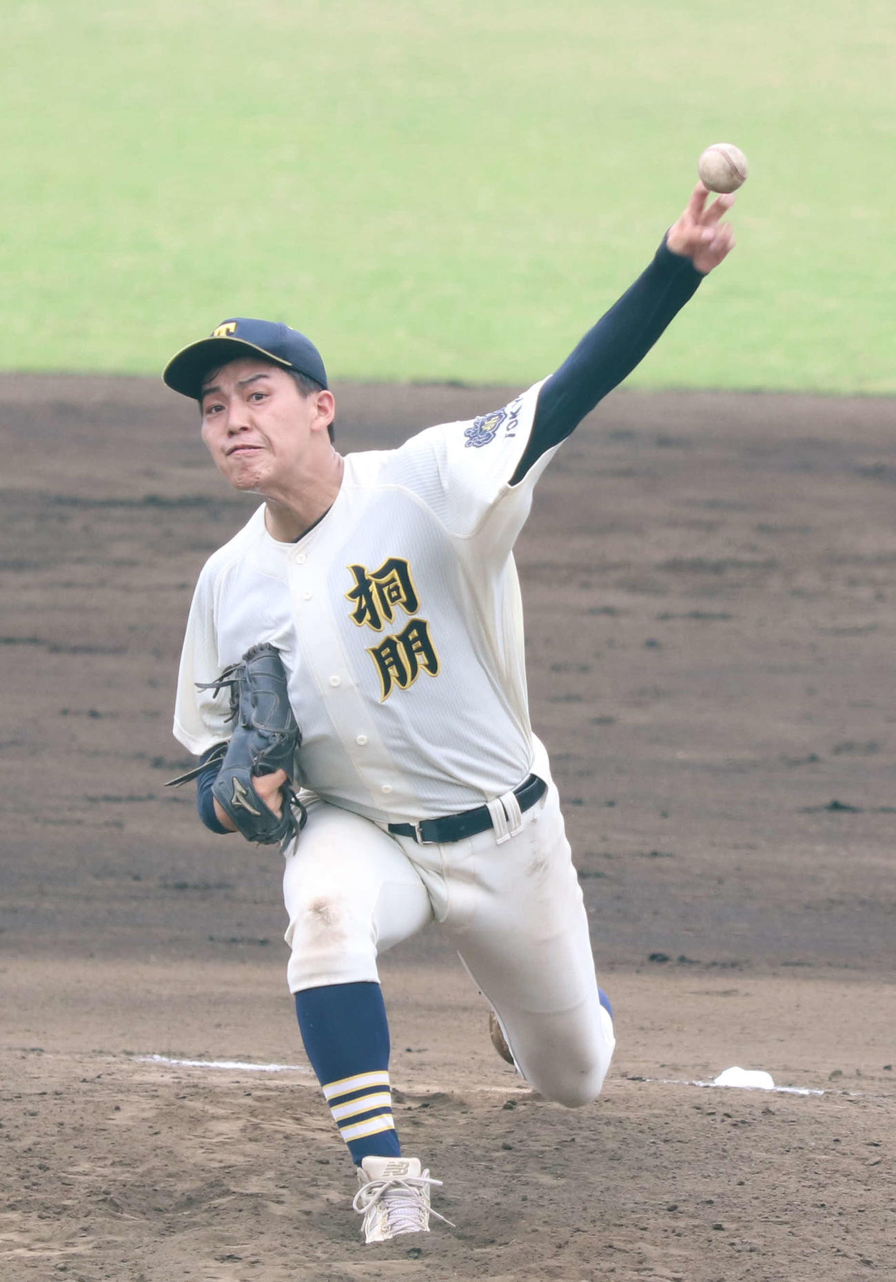 杉並対桐朋　3番手で再びマウンドに上がった桐朋の金久保（撮影・泉光太郎）