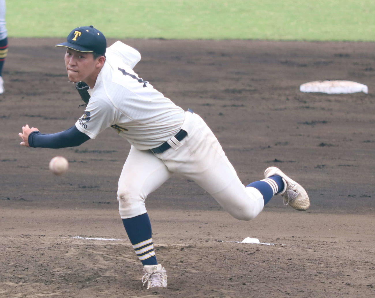 杉並対桐朋　3番手で再びマウンドに上がった桐朋の金久保（撮影・泉光太郎）