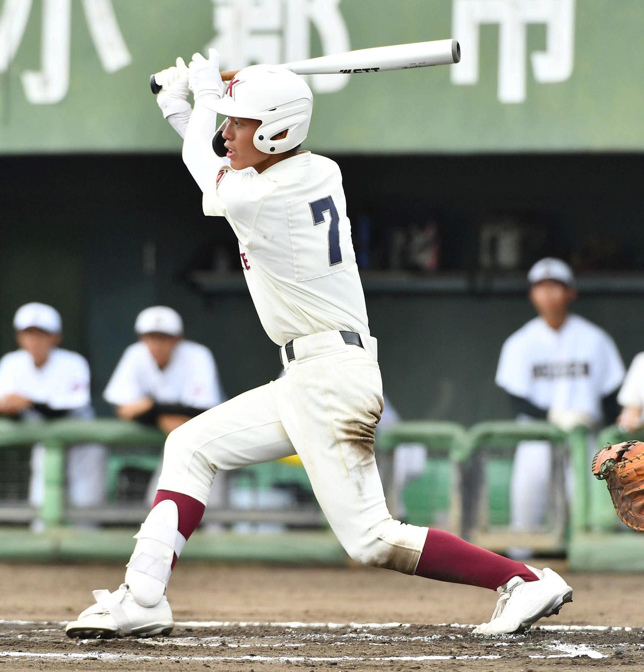 明善対春日　6回裏春日1死二、三塁、岩崎は中前2点適時打を放つ（撮影・岩下翔太）