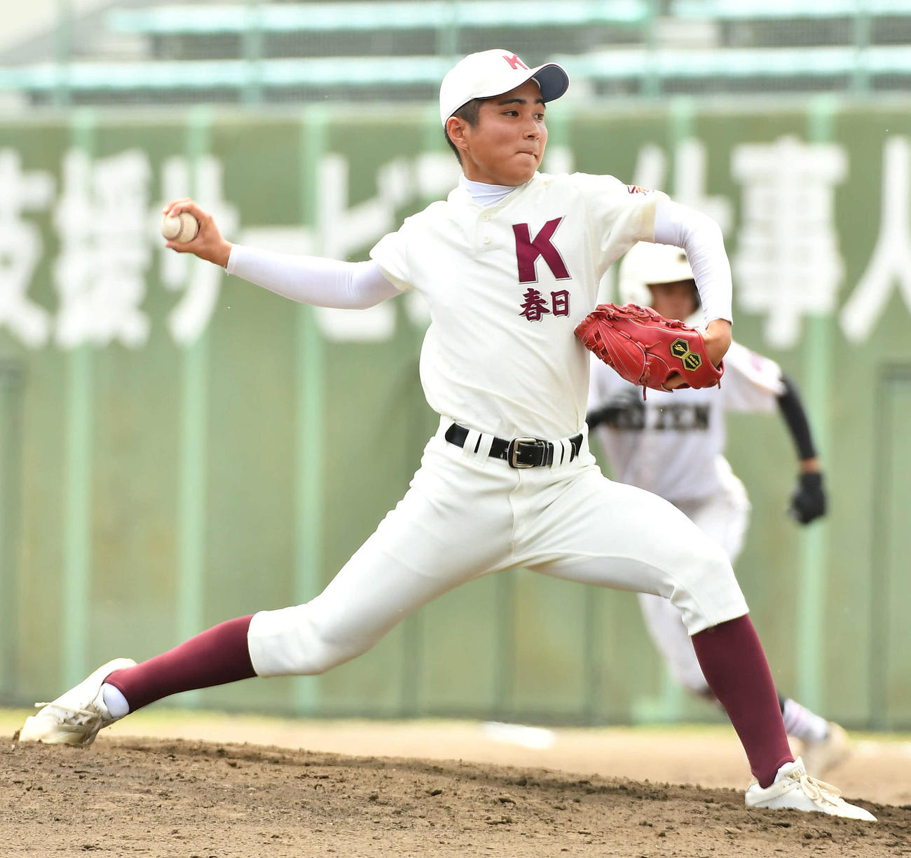 明善対春日　5回表明善無死一、二塁から登板した、春日2番手の占部（撮影・岩下翔太）
