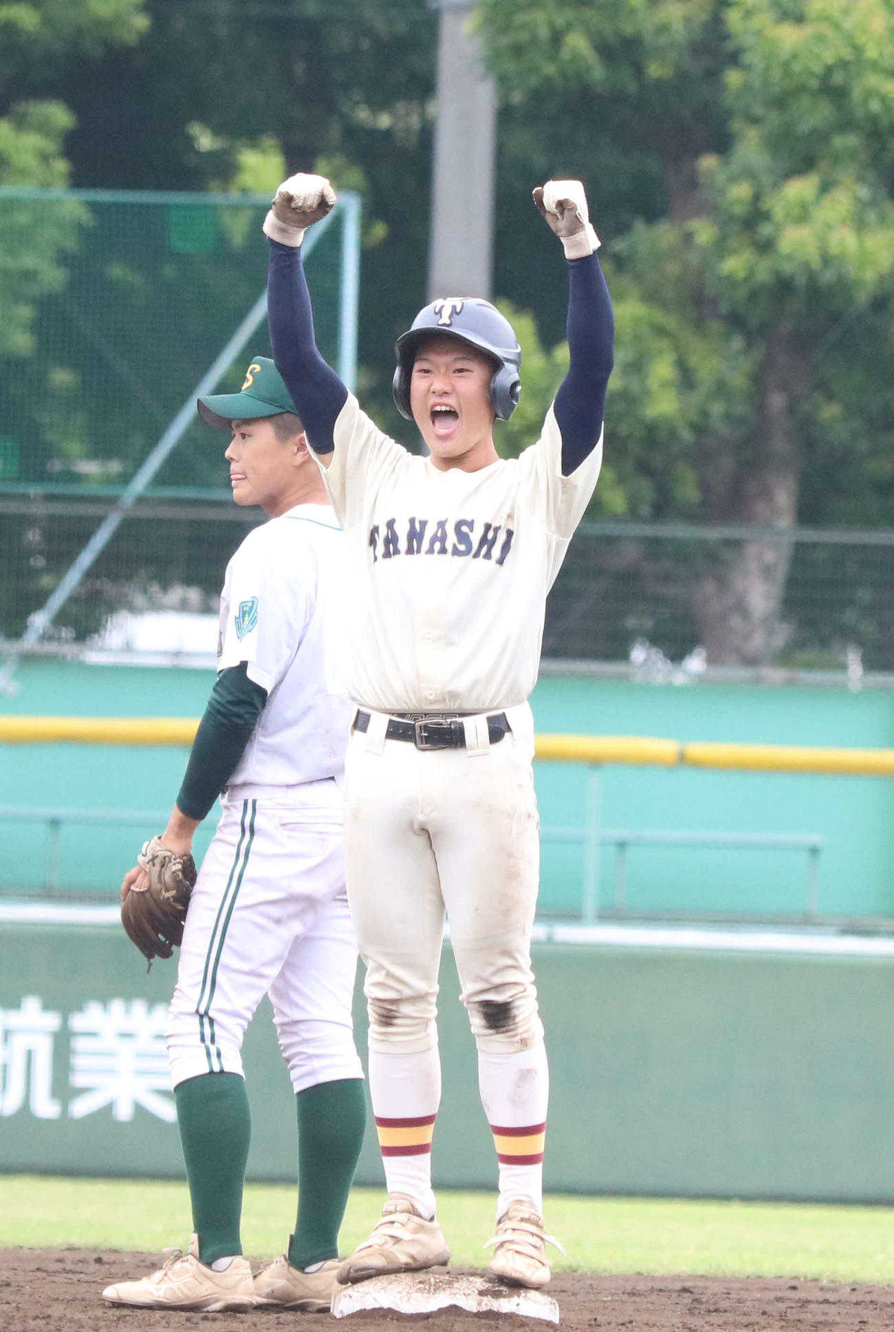 田無対聖徳学園　9回表田無2死二塁、勝ち越しの適時二塁打を放った立川（撮影・泉光太郎）