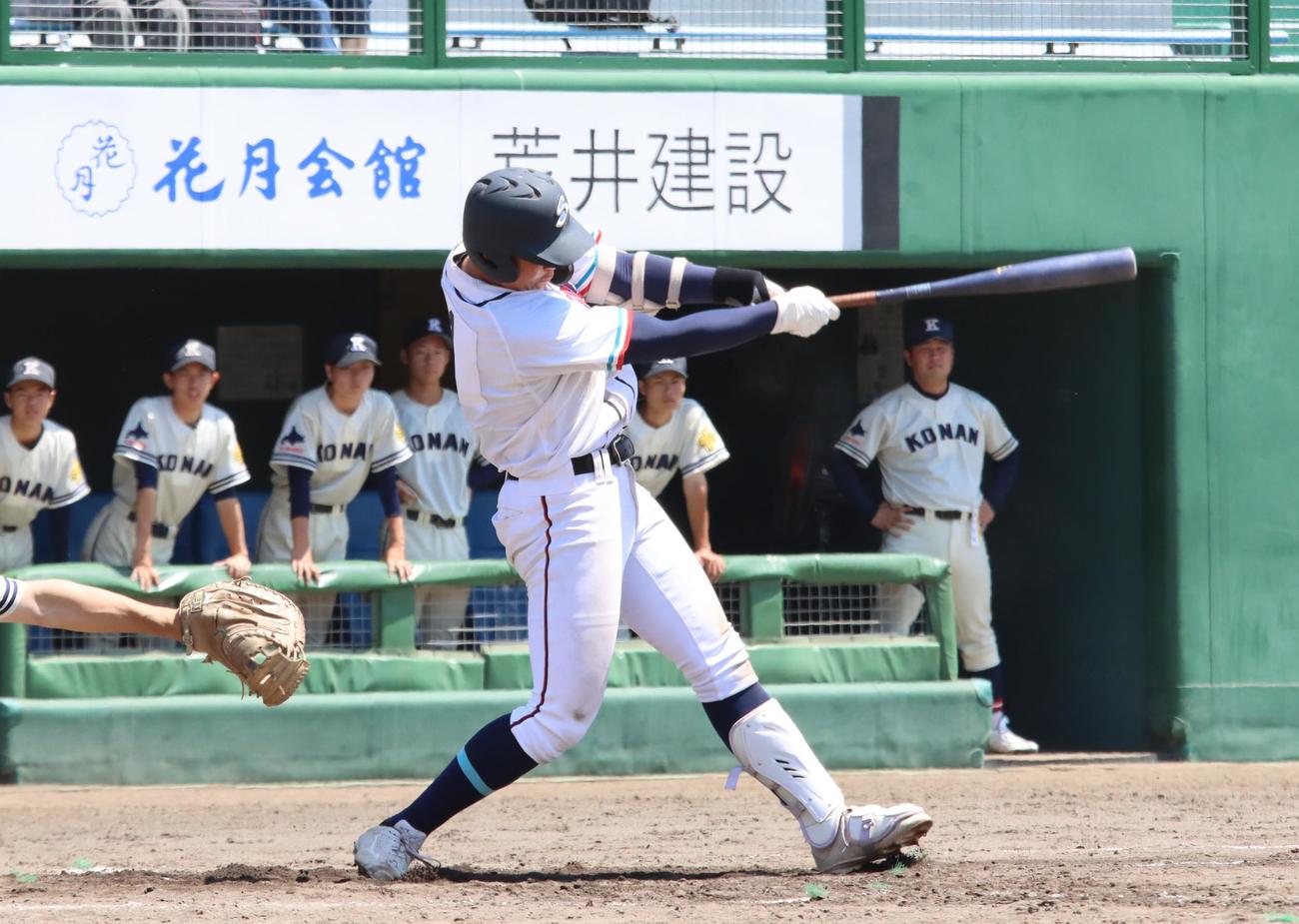8回表士別翔雲無死一、三塁、勝ち越しの適時打を放つ大橋広（撮影・保坂果那）