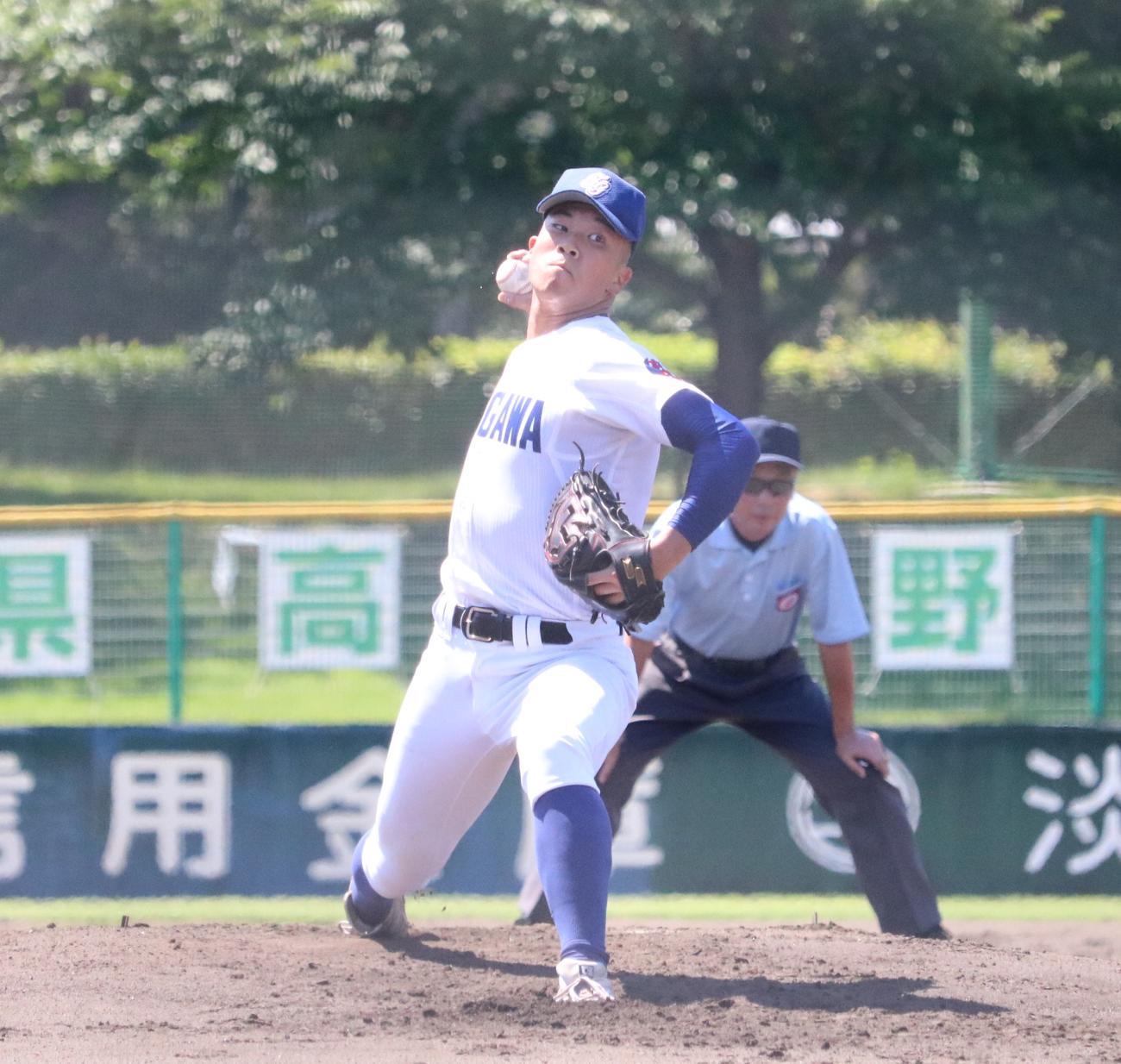 滝川対津名　滝川先発の新井が力投する（撮影・林亮佑）