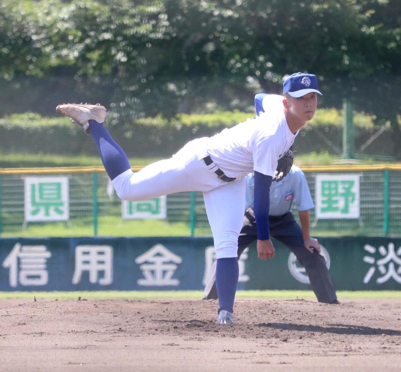 滝川対津名　滝川先発の新井が力投する（撮影・林亮佑）