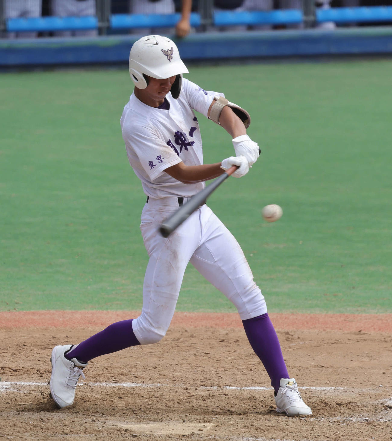 武蔵丘対関東一　5回関東一1死一、二塁、越後は右前適時打を放つ（撮影・山本朝陽）