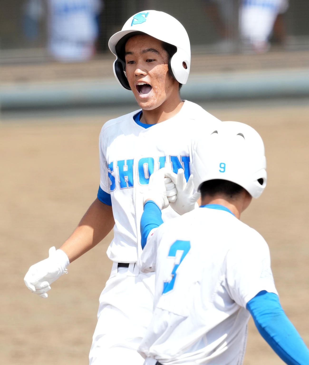 八千代松陰対木更津　7回表八千代松陰1死二、三塁、3点本塁打を放ちほえる内山（撮影・たえ見朱実）