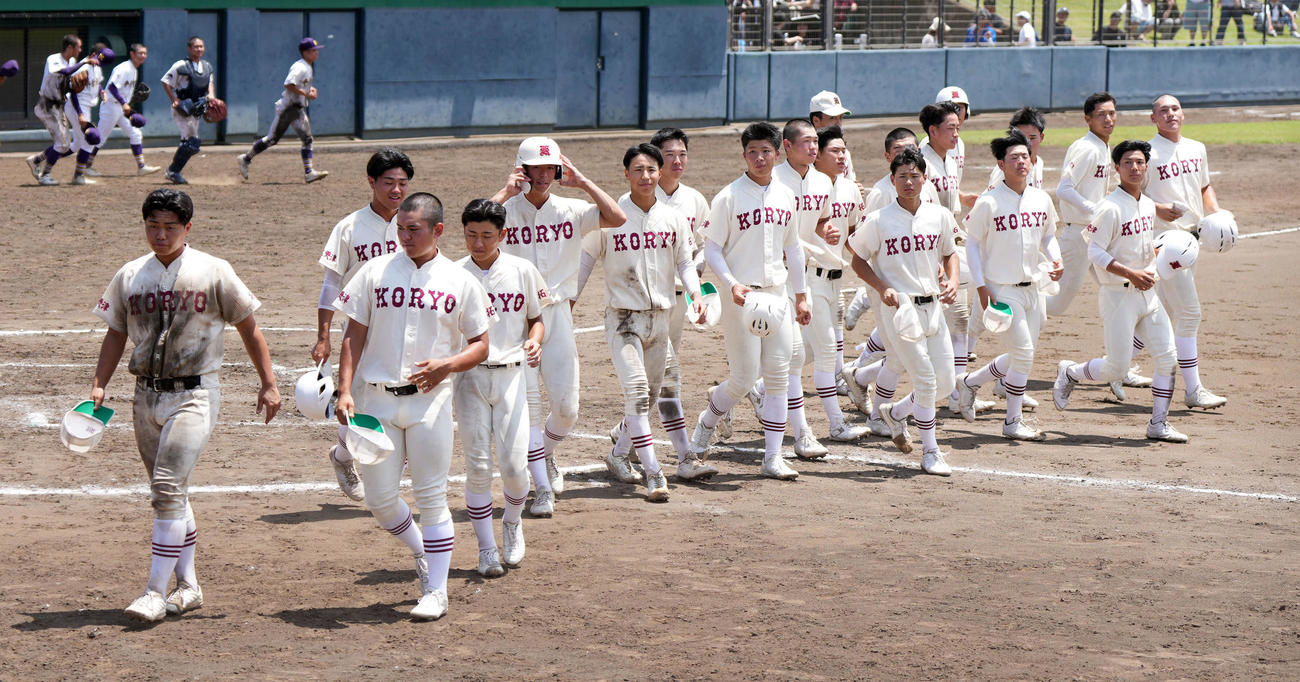 千葉経大付対拓大紅陵　千葉経大付に勝利した拓大紅陵（撮影・たえ見朱実）