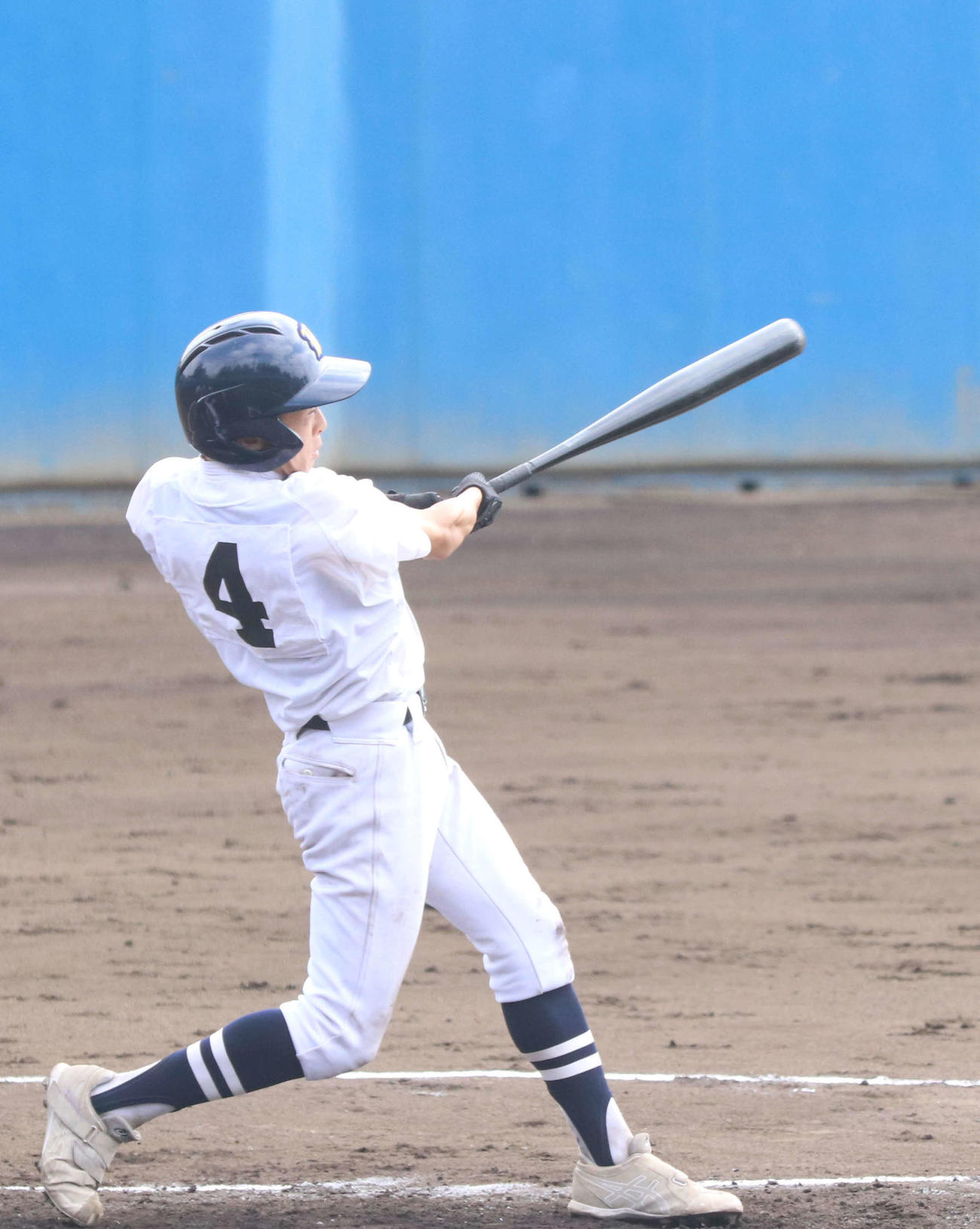 立川国際中教校・東村山・府中対町田工科　2回川国際中教校・東村山・府中無死、先頭で中前打を放った堀田（撮影・泉光太郎）