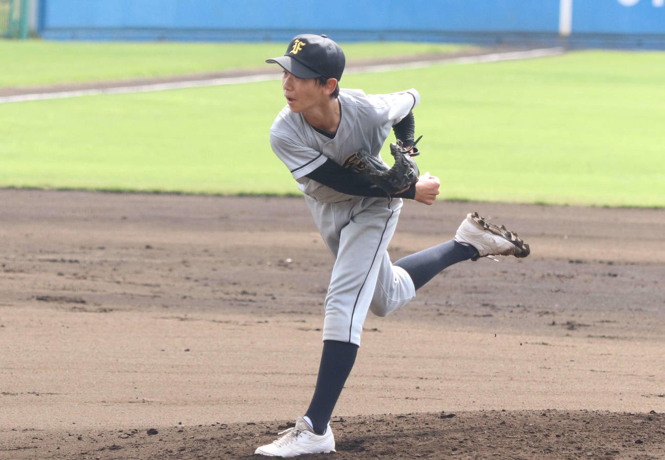 立川国際中教校・東村山・府中対町田工科　立川国際中教校・東村山・府中先発の松浦（撮影・泉光太郎）