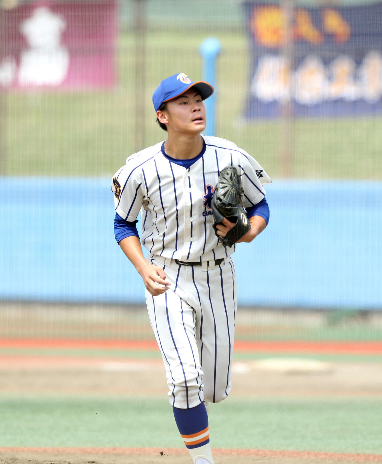 東北学院榴ケ岡対名取・仙台工　ベンチに戻る東北学院榴ケ岡・伊藤（撮影・木村有優）
