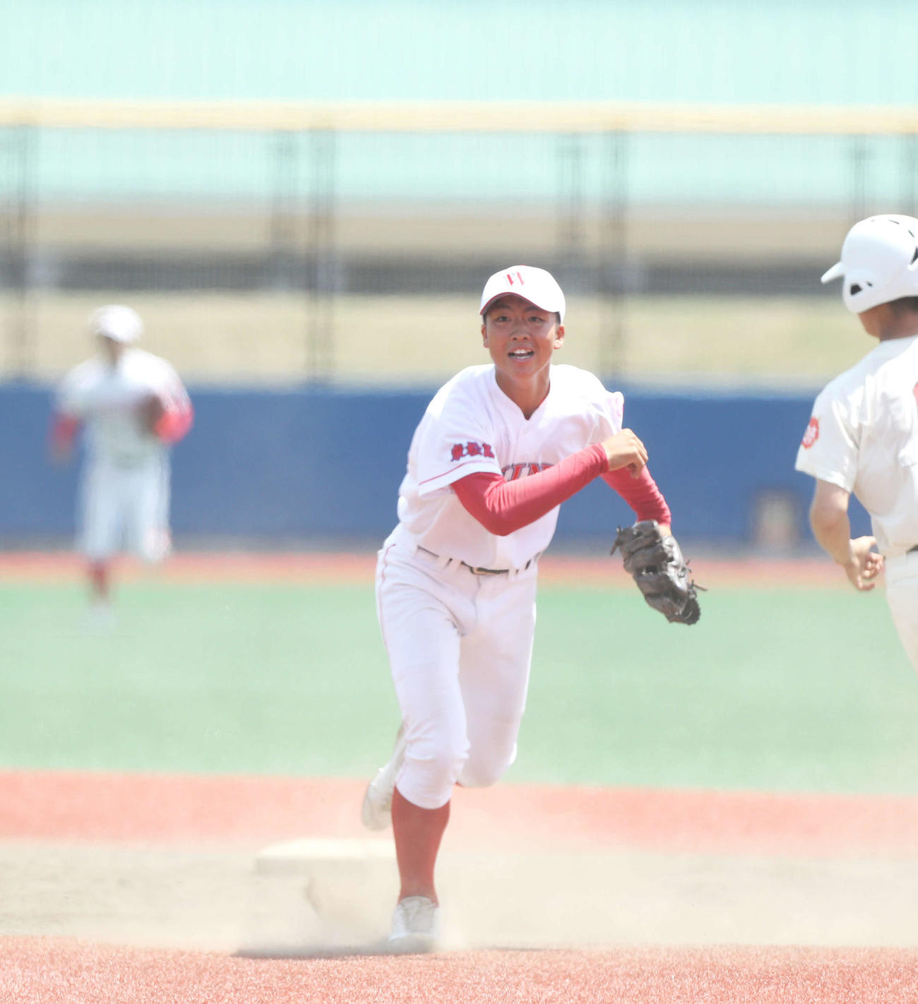 日本ウェルネス宮城対仙台商　一塁へ送球する日本ウェルネス宮城・新沼櫂史（撮影・木村有優）