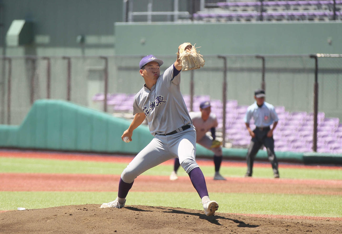 盛岡中央対花巻東　先発のマウンドに上がった花巻東・金野（撮影・高橋香奈）