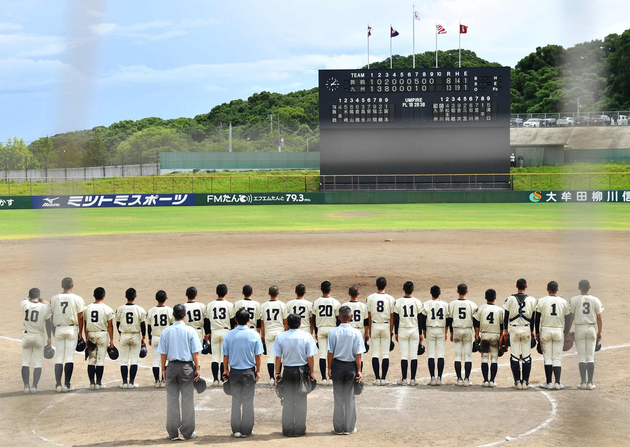 福岡舞鶴対九産大九州　19安打13得点で勝利した九産大九州ナイン（撮影・岩下翔太）