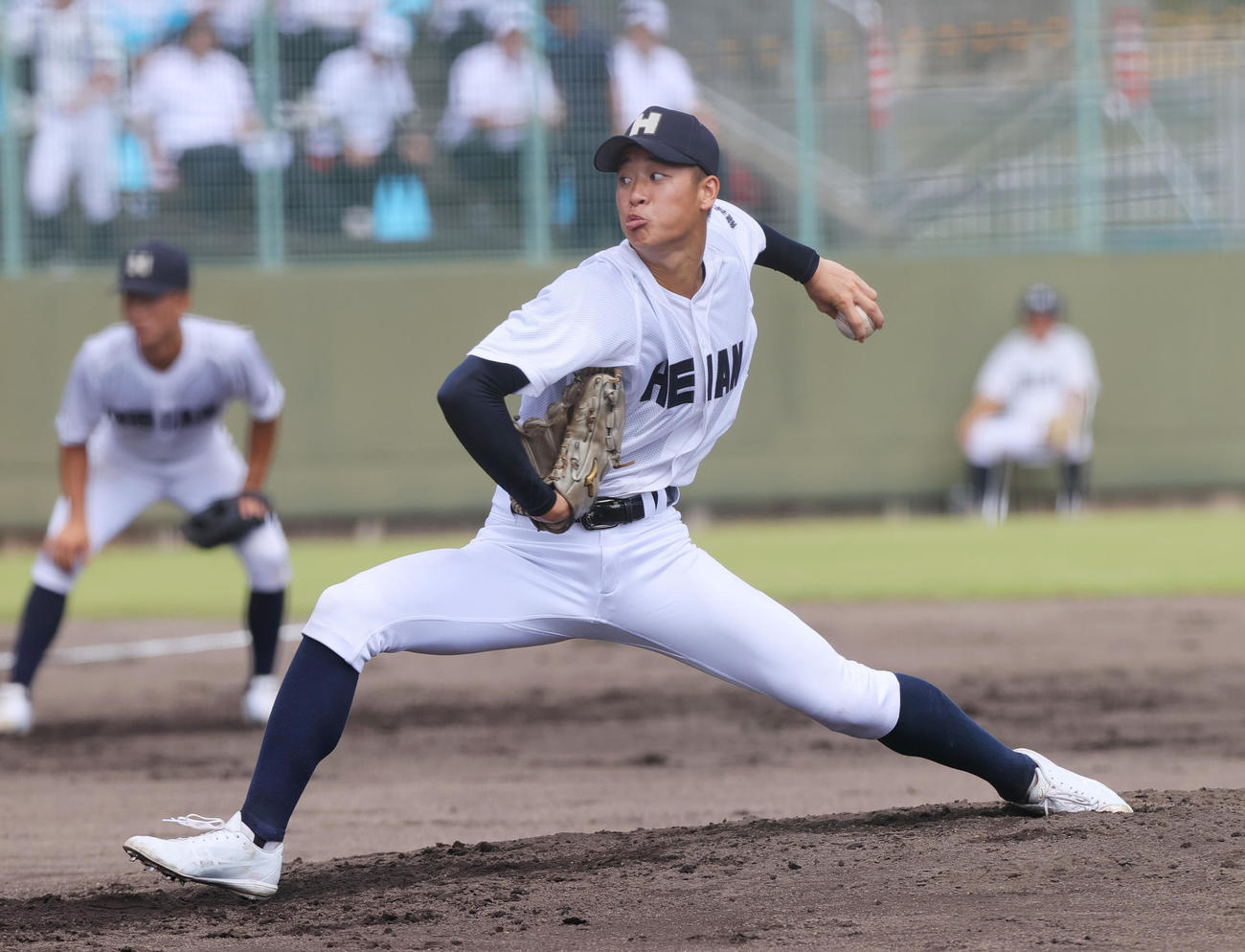 京産大付対龍谷大平安　龍谷大平安先発の高信（撮影・上山淳一）