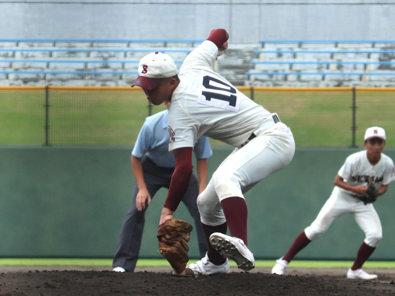 滋賀大会2回戦　伊香対瀬田工　瀬田工の先発岡本。初回は下手投げ投法