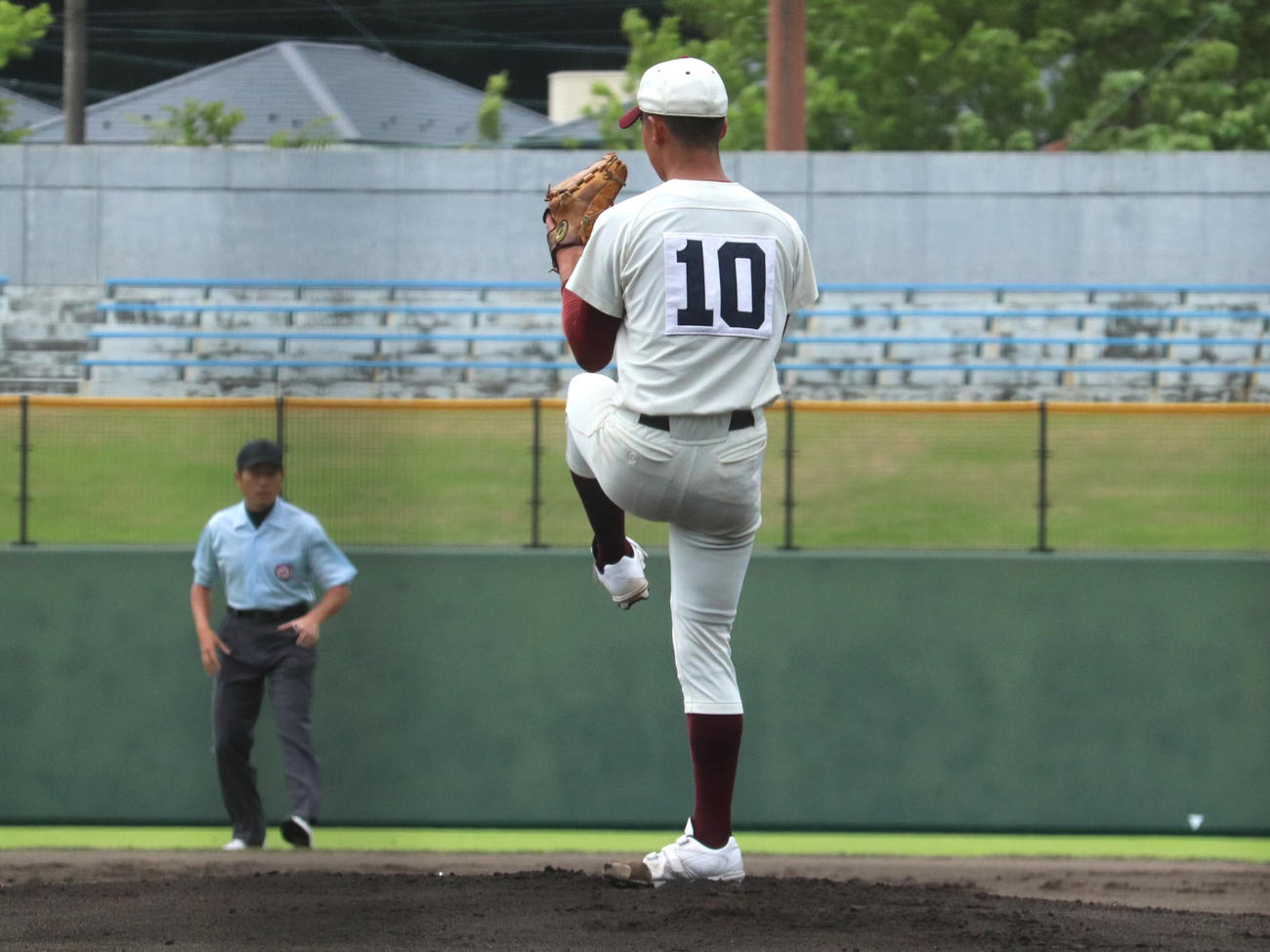 滋賀大会2回戦　伊香対瀬田工　先発した、瀬田工の岡本。初回はトルネード投法（撮影・中島麗）
