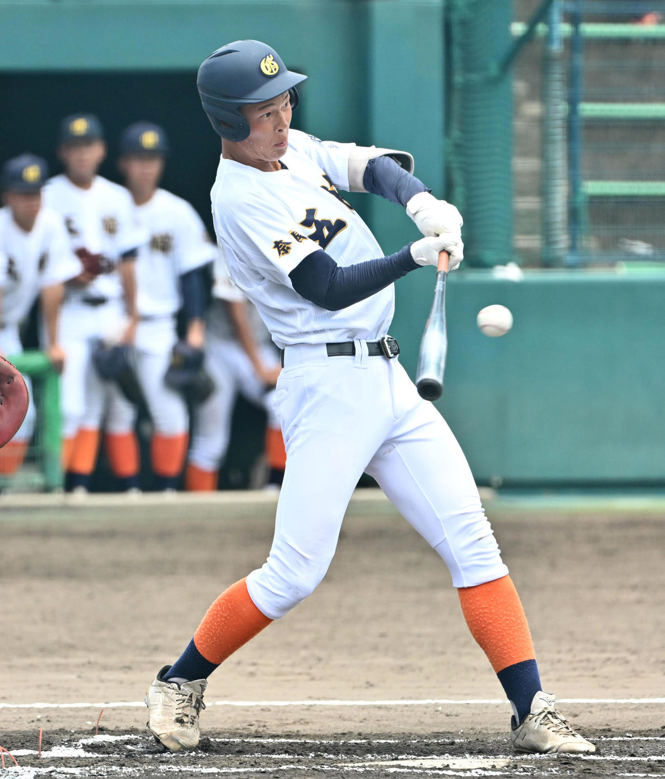 奈良対五條　1回表五條2死三塁、馬石は先制の右適時打を放つ（撮影・石井愛子）