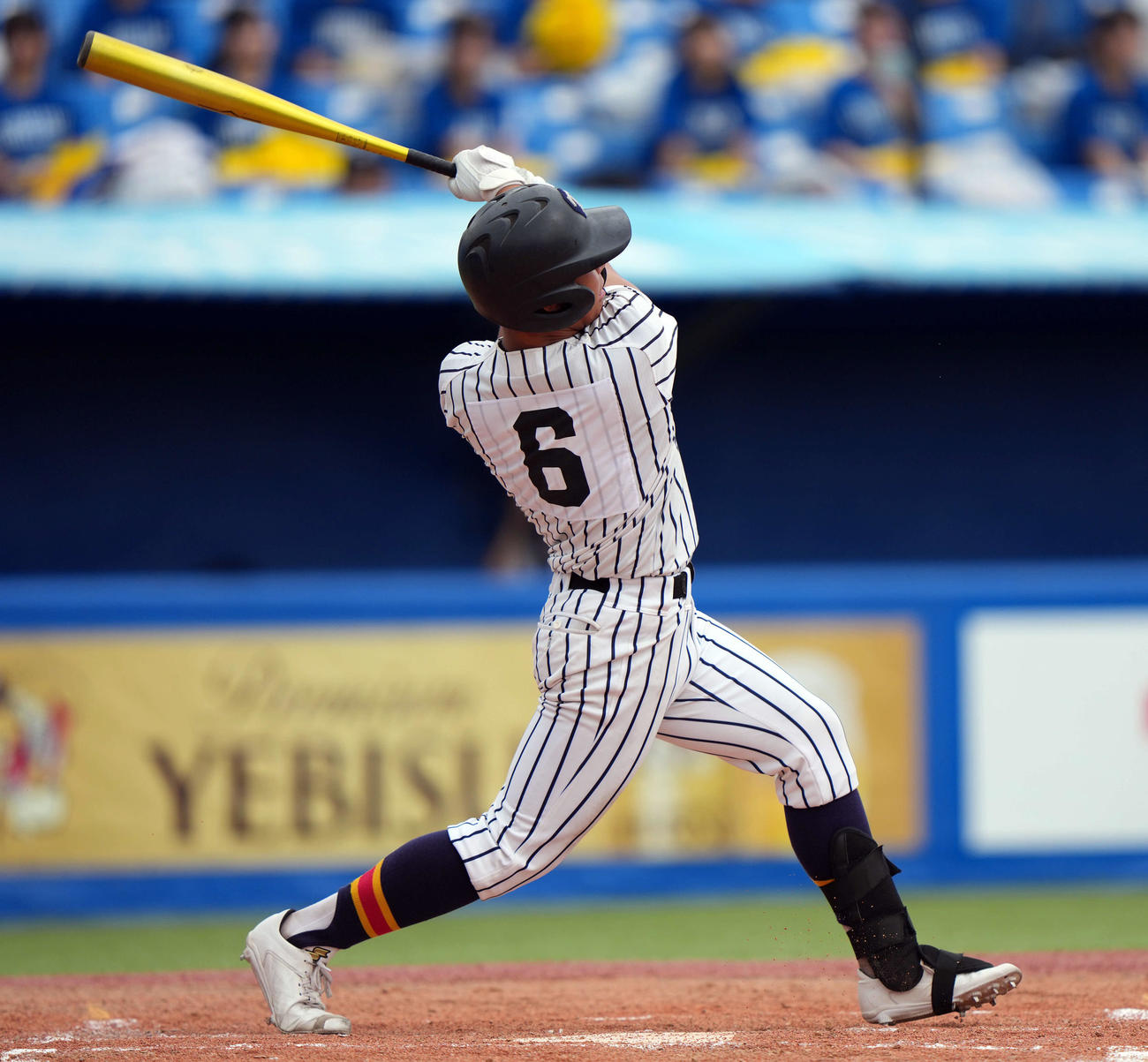 新宿対帝京　3回裏帝京1死一、三塁、左3点本塁打を放つ梅景（撮影・小島史椰）